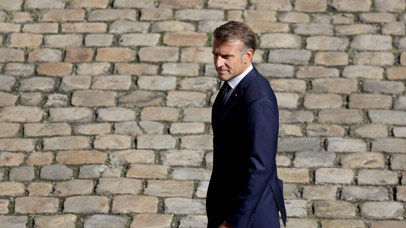 Macron của Pháp tìm kiếm thủ tướng thứ năm khi chính phủ sụp đổ Macron của Pháp tìm kiếm thủ tướng thứ năm khi chính phủ sụp đổ