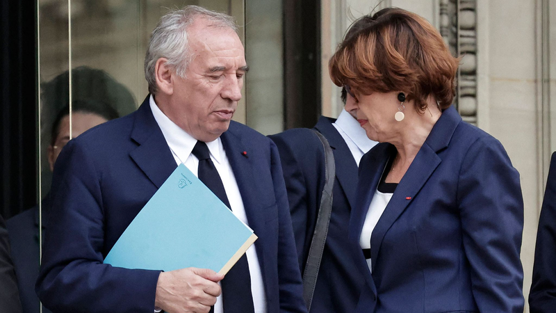 Thủ tướng Pháp Bayrou mất chức sau cuộc bỏ phiếu tín nhiệm lịch sử Thủ tướng Pháp Bayrou mất chức sau cuộc bỏ phiếu tín nhiệm lịch sử