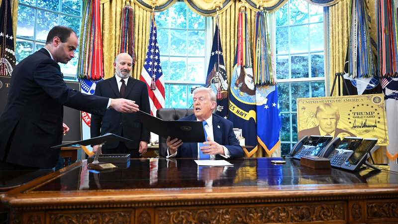 Trump tăng lệ phí visa H-1B lên $100k: Các ông lớn công nghệ chuẩn bị đối phó Trump tăng lệ phí visa H-1B lên $100k: Các ông lớn công nghệ chuẩn bị đối phó