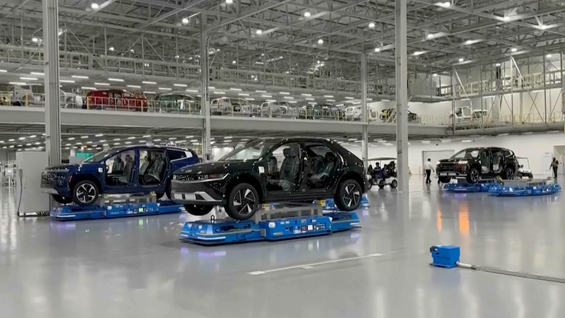 Hơn 475 Công Nhân Không Giấy Tờ Bị Bắt Tại Nhà Máy Hyundai ở Mỹ Hơn 475 Công Nhân Không Giấy Tờ Bị Bắt Tại Nhà Máy Hyundai ở Mỹ