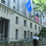 Lầu Năm Góc Triển Khai 600 Luật Sư Quân Đội làm Thẩm Phán Nhập Cư Tạm Thời video poster