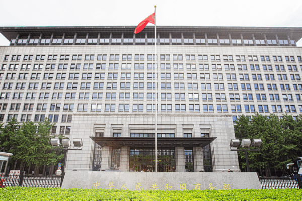 Phó Thủ tướng Hà Lập Phong thăm Tây Ban Nha để đàm phán với Hoa Kỳ Phó Thủ tướng Hà Lập Phong thăm Tây Ban Nha để đàm phán với Hoa Kỳ