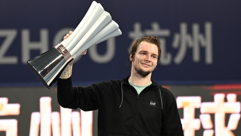 Bublik giành chức vô địch ATP thứ 4 tại giải Hangzhou Open Bublik giành chức vô địch ATP thứ 4 tại giải Hangzhou Open