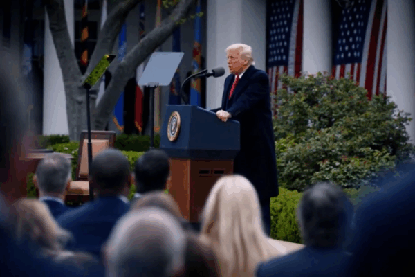 Trump kháng cáo lên Tòa án Tối cao về các mức thuế đáng kể video poster