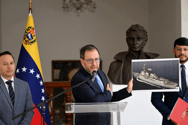 Venezuela cáo buộc tàu khu trục Mỹ xâm nhập trái phép tàu đánh cá Venezuela cáo buộc tàu khu trục Mỹ xâm nhập trái phép tàu đánh cá