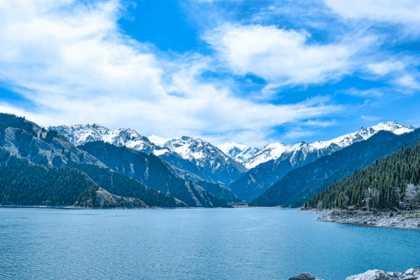 Bảng Màu Tân Cương: Bình Yên tại Hồ Tianchi Bảng Màu Tân Cương: Bình Yên tại Hồ Tianchi