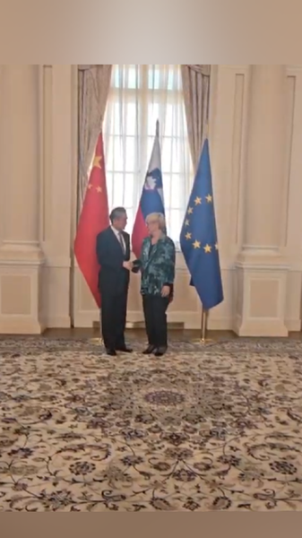 Tổng thống Slovenia khen ngợi Trung Quốc trong cuộc gặp với Bộ trưởng Ngoại giao Vương Nghị Tổng thống Slovenia khen ngợi Trung Quốc trong cuộc gặp với Bộ trưởng Ngoại giao Vương Nghị video poster