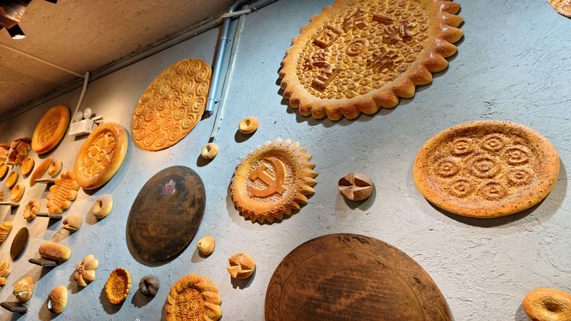 UM6WB4DSBFFQCVBDNZLW - Thế Giới Trong Tầm Tay Khám phá bí quyết để có bánh mì Nang Tân Cương hoàn hảo video poster