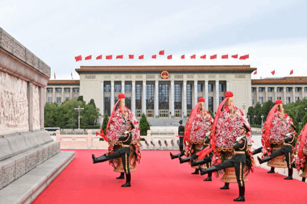 Diễu hành ngày V thứ 80 tại Thiên An Môn vinh danh các anh hùng đã ngã xuống Diễu hành ngày V thứ 80 tại Thiên An Môn vinh danh các anh hùng đã ngã xuống