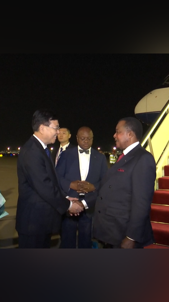 WBPNMTO3BK74KGNIYUKL - Thế Giới Trong Tầm Tay Tổng thống Congo tới Bắc Kinh nhân kỷ niệm 80 năm Ngày Chiến Thắng video poster