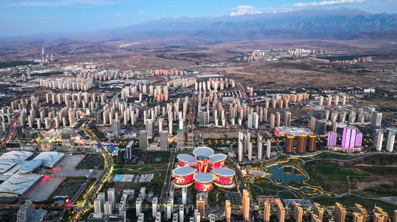 Sự bùng nổ 70 năm của Tân Cương: Tăng trưởng qua các con số Sự bùng nổ 70 năm của Tân Cương: Tăng trưởng qua các con số