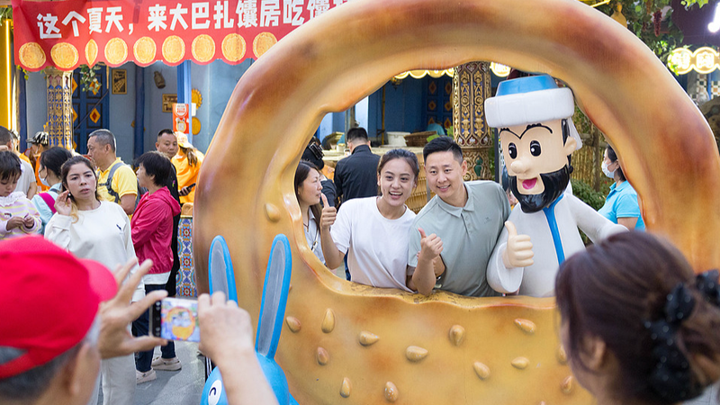 Chợ quốc tế Grand Bazaar Tân Cương đón hơn 200 nghìn du khách mỗi ngày Chợ quốc tế Grand Bazaar Tân Cương đón hơn 200 nghìn du khách mỗi ngày