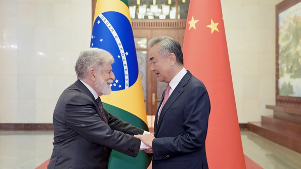 Vương Nghị Gặp Gỡ Cố Vấn Trưởng Brazil Để Củng Cố Sự Đoàn Kết Của BRICS Vương Nghị Gặp Gỡ Cố Vấn Trưởng Brazil Để Củng Cố Sự Đoàn Kết Của BRICS
