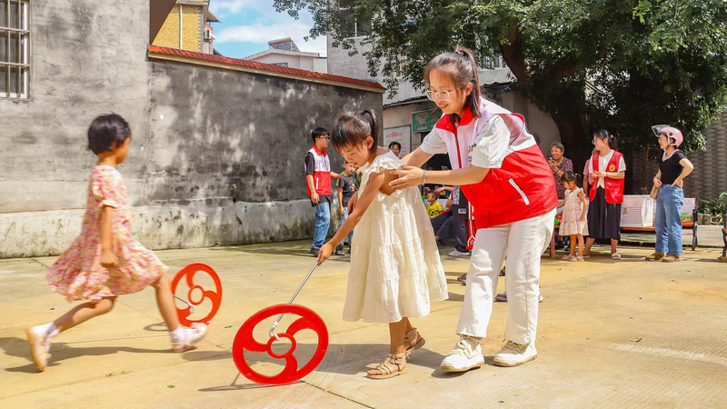 Các Tình Nguyện Viên Trẻ Tỏa Sáng Trong Chương Trình ‘Về Phía Tây’ Trên Đại Lục Trung Quốc Các Tình Nguyện Viên Trẻ Tỏa Sáng Trong Chương Trình 'Về Phía Tây' Trên Đại Lục Trung Quốc