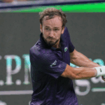 28ULAEYOQEPOR2DTN6DL - Thế Giới Trong Tầm Tay Medvedev sống sót sau trận chiến sử thi với Tien tại Shanghai Masters