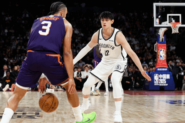 Zeng Fanbo tỏa sáng trong trận ra mắt trên sân nhà cùng Nets tại NBA China Games Zeng Fanbo tỏa sáng trong trận ra mắt trên sân nhà cùng Nets tại NBA China Games