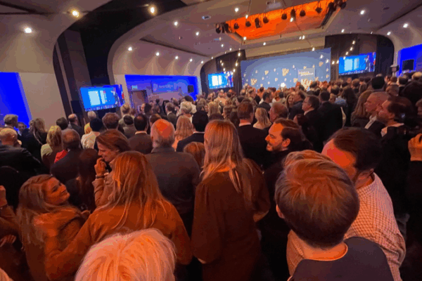 Bầu cử Hà Lan: D66 dẫn trước sát nút PVV sau những thành tựu lớn Bầu cử Hà Lan: D66 dẫn trước sát nút PVV sau những thành tựu lớn