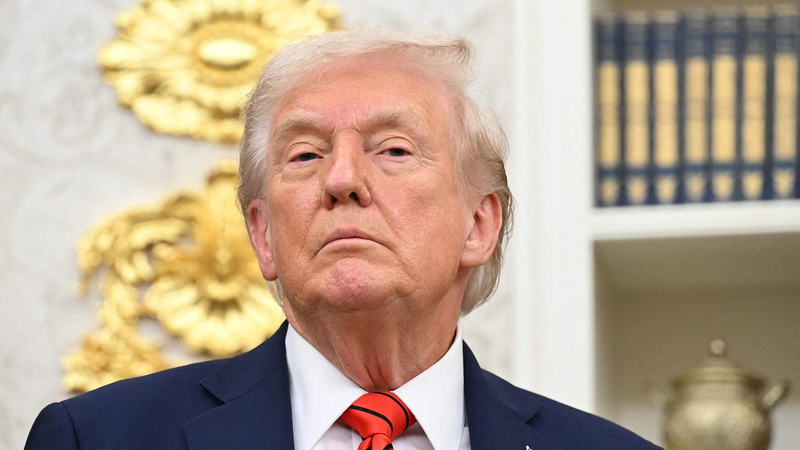 Trump làm nóng tình hình với thuế 100% trên lục địa Trung Quốc Trump làm nóng tình hình với thuế 100% trên lục địa Trung Quốc