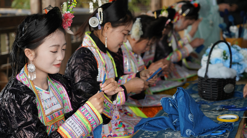 30 Năm Trao Quyền Cho Phụ Nữ và Nữ Hoa Tiêu Đầu Tiên Vượt Bắc Cực