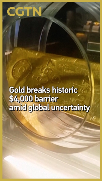 Vàng đạt mức kỷ lục $4,000/ounce giữa bất ổn toàn cầu video poster
