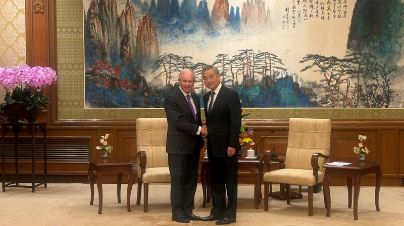 Wang Yi của Trung Quốc: Quan hệ Mỹ-Trung nên được xây dựng dựa trên sự bình đẳng, không phải sự đối đầu Wang Yi của Trung Quốc: Quan hệ Mỹ-Trung nên được xây dựng dựa trên sự bình đẳng, không phải sự đối đầu video poster