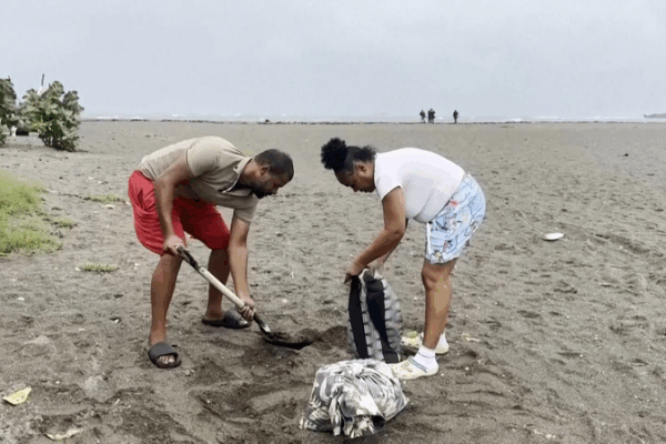 Jamaica Chuẩn Bị Cho Cơn Bão Lịch Sử Cấp 5 Melissa Jamaica Chuẩn Bị Cho Cơn Bão Lịch Sử Cấp 5 Melissa video poster