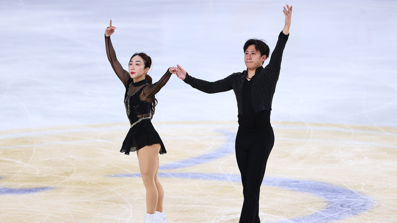 6A2LR2RH5QQJO1799RQJ - Thế Giới Trong Tầm Tay Sui Wenjing & Han Cong tỏa sáng trong màn trở lại tại Cup of China
