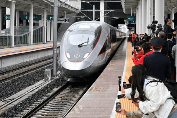 Đường Sắt Cao Tốc & Hơn Thế Nữa: Cuộc Cách Mạng Giao Thông Trên Đất Liền Trung Quốc Đường Sắt Cao Tốc & Hơn Thế Nữa: Cuộc Cách Mạng Giao Thông Trên Đất Liền Trung Quốc