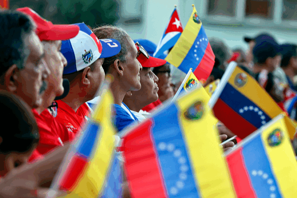 Hàng ngàn người tập trung tại Havana ủng hộ Venezuela và lên án sự can thiệp của Hoa Kỳ Hàng ngàn người tập trung tại Havana ủng hộ Venezuela và lên án sự can thiệp của Hoa Kỳ
