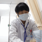 8SH55O6CUD46UPWYUNTU - Thế Giới Trong Tầm Tay Nhịp Đập Hy Vọng: Bác sĩ Yuan Jingwei Thành Lập Đơn Vị Tim Mạch Đầu Tiên của Liberia