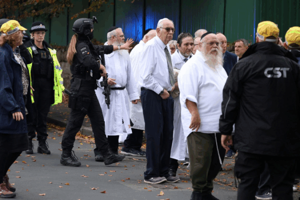 Cuộc tấn công nhà thờ Manchester vào ngày Yom Kippur: Hai người thiệt mạng, nghi phạm bị bắn chết Cuộc tấn công nhà thờ Manchester vào ngày Yom Kippur: Hai người thiệt mạng, nghi phạm bị bắn chết