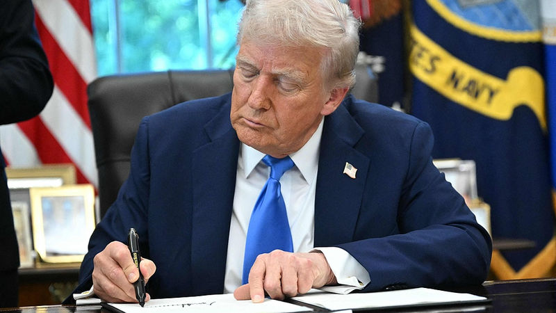 Nhóm kiện đòi chặn phí $100K H-1B của Trump Nhóm kiện đòi chặn phí $100K H-1B của Trump