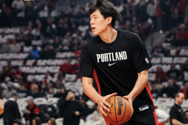 Yang Hansen ra mắt NBA: Ánh chớp hay nền tảng? Yang Hansen ra mắt NBA: Ánh chớp hay nền tảng? video poster