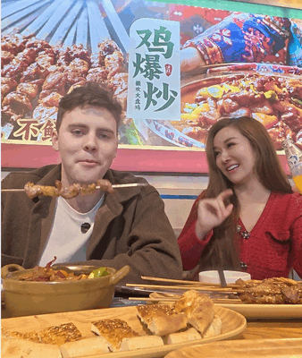 Du Khách Người Mỹ Khám Phá Hương Vị Tân Cương video poster