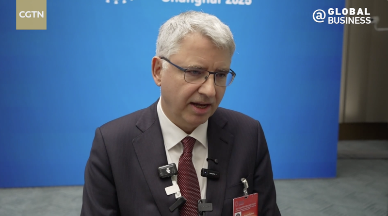 BA3UMIB9INK7O7KSI8QZ - Thế Giới Trong Tầm Tay Tại sao các công ty đa quốc gia tiếp tục đầu tư vào Trung Quốc đại lục video poster