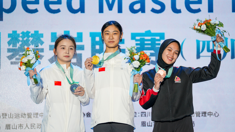 CLCJ144SDPD9TJL3AYEH - Thế Giới Trong Tầm Tay Người leo núi Trung Quốc giành được 2 huy chương vàng tại sự kiện leo núi Vành đai và Con đường ở Meishan