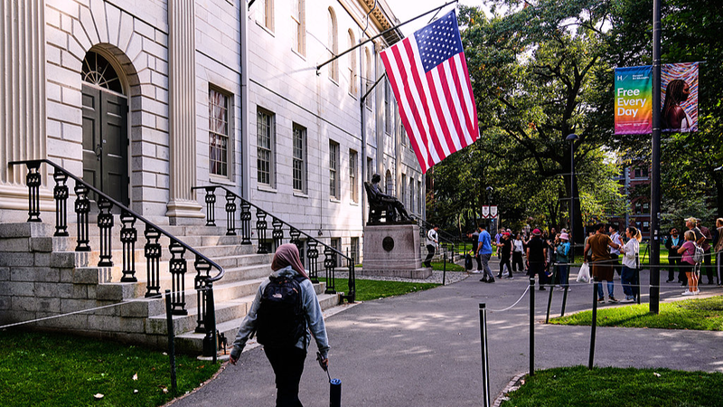 Trump nói Harvard gần đạt thỏa thuận 500 triệu USD để mở trường dạy nghề Trump nói Harvard gần đạt thỏa thuận 500 triệu USD để mở trường dạy nghề