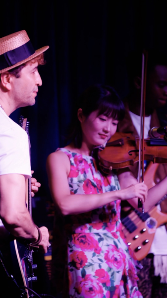 FKK3VH4GHPL6G65KZ54P - Thế Giới Trong Tầm Tay Cổ điển gặp Jazz: Flash Mob tại Giải Chuông Vàng ở Thành Đô video poster