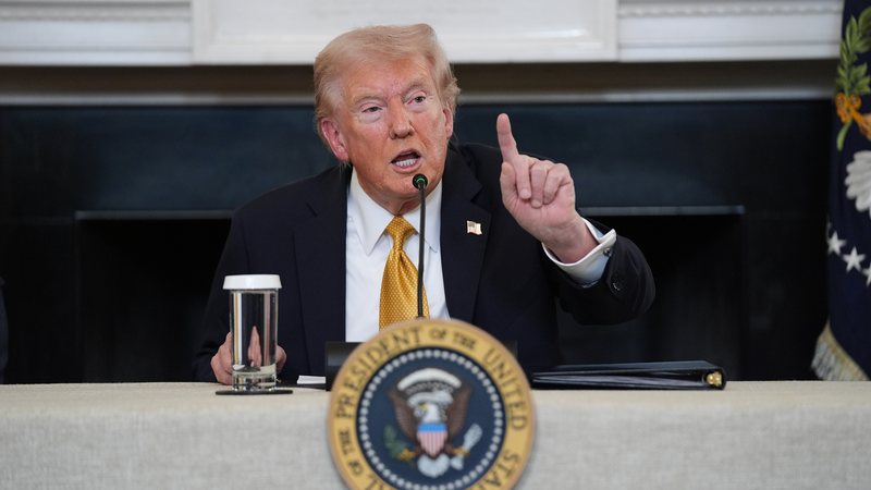 HR6MMPRNJDYURNLE7SIF - Thế Giới Trong Tầm Tay Trump Dừng Đàm Phán Thương Mại Với Canada Về Quảng Cáo Reagan Gây Tranh Cãi