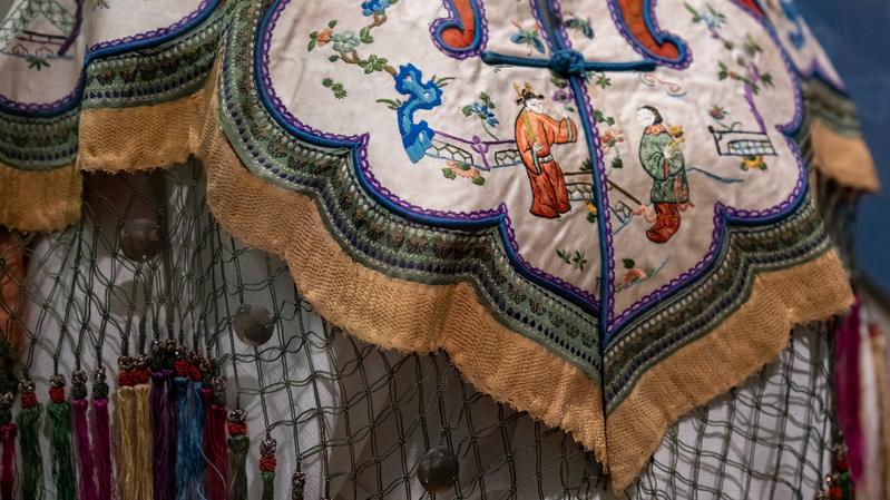 Cổ Áo Mây: Sự Quyến Rũ Cổ Xưa của Yunjian Trên Vai Hiện Đại