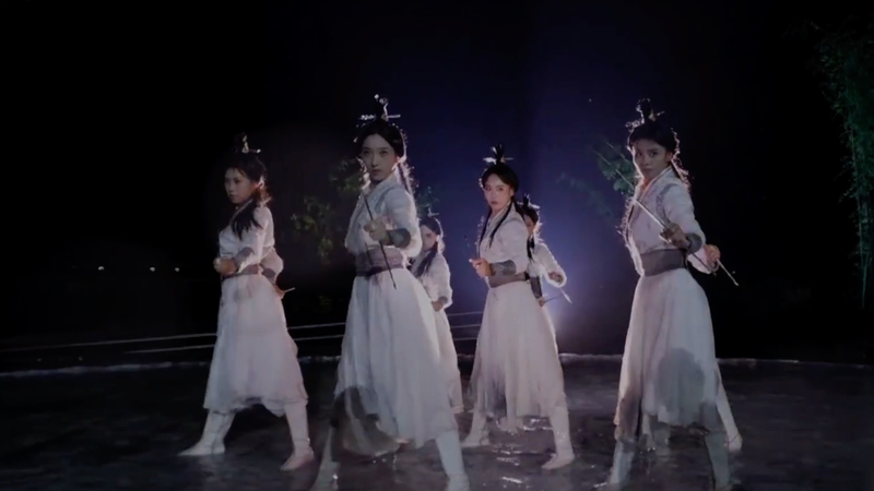 Các Cô Gái Kung Fu Nga Mi Tăng Sức Mạnh ‘Cười Trên Biển’ với Võ Thuật Các Cô Gái Kung Fu Nga Mi Tăng Sức Mạnh 'Cười Trên Biển' với Võ Thuật video poster