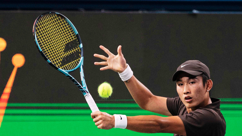 Shang Juncheng gây bất ngờ trước Khachanov để vào vòng ba Giải Thượng Hải Masters