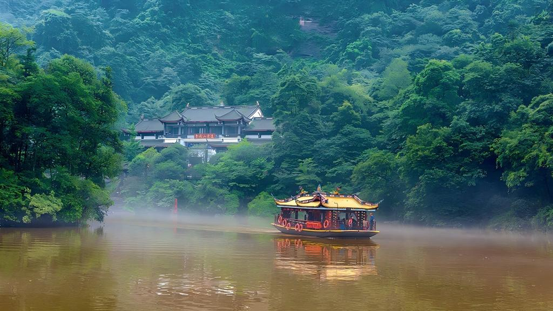 Trực tiếp từ hồ Yuecheng: Sự bình yên ở núi Qingcheng Trực tiếp từ hồ Yuecheng: Sự bình yên ở núi Qingcheng video poster