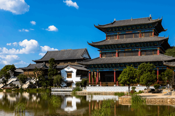 Thị Trấn Nghệ Thuật Điêu Khắc Gỗ Jianchuan: Thiên Đường Mùa Xuân Quanh Năm Thị Trấn Nghệ Thuật Điêu Khắc Gỗ Jianchuan: Thiên Đường Mùa Xuân Quanh Năm video poster
