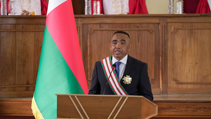 Tổng chỉ huy quân đội Madagascar tuyên thệ nhậm chức Tổng thống tạm thời Tổng chỉ huy quân đội Madagascar tuyên thệ nhậm chức Tổng thống tạm thời
