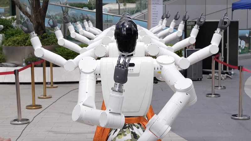 Máy bay không người lái và robot công nghệ cao nâng tầm lễ kỷ niệm Quốc khánh Máy bay không người lái và robot công nghệ cao nâng tầm lễ kỷ niệm Quốc khánh video poster