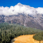 Khám phá Núi Tuyết Ngọc Long: Vẻ đẹp Đen & Trắng kỳ vĩ video poster