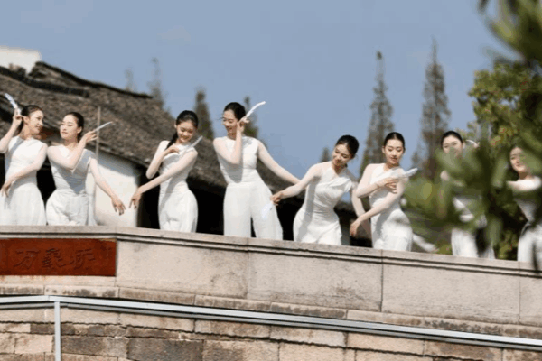 Lễ hội nghệ thuật của thị trấn Xinshi mang sức sống mới vào các con kênh cổ xưa Lễ hội nghệ thuật của thị trấn Xinshi mang sức sống mới vào các con kênh cổ xưa
