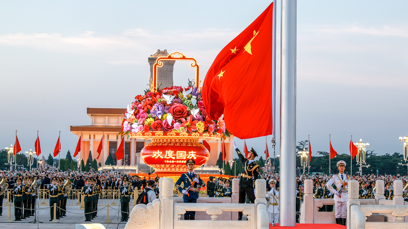 Lễ kỷ niệm tại Thiên An Môn chào mừng 76 năm thành lập nước CHND Trung Hoa Lễ kỷ niệm tại Thiên An Môn chào mừng 76 năm thành lập nước CHND Trung Hoa