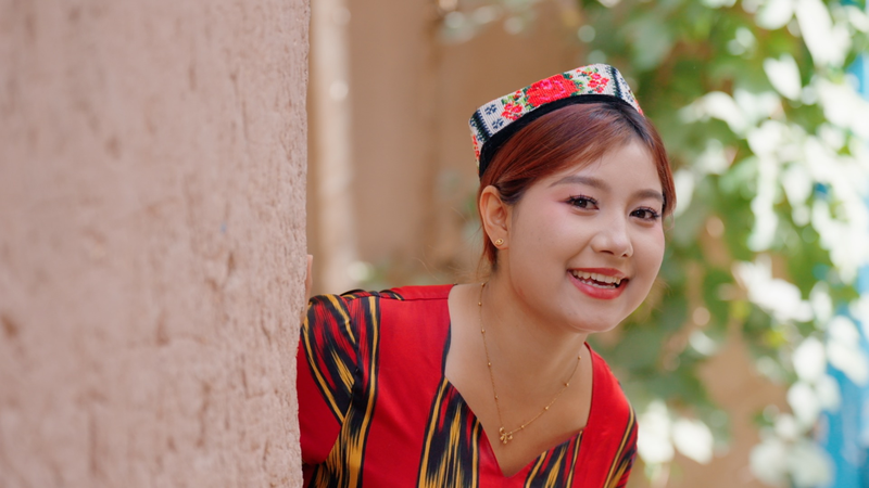 Gặp Guli: Người bảo hộ Thành phố Cổ Kashi Gặp Guli: Người bảo hộ Thành phố Cổ Kashi video poster